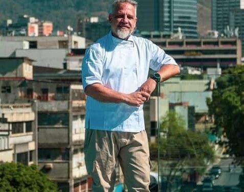 Comer en una terraza de hotel de alta rotación