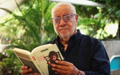 Miro, ahora nos pone a leer para comer
