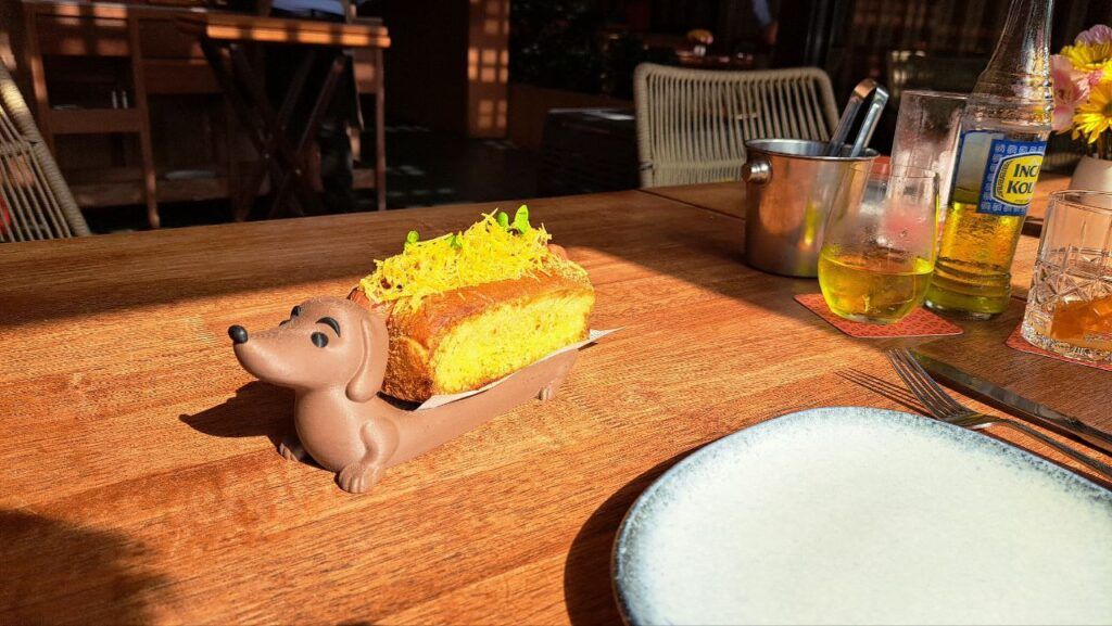 Perrito caliente en Alado